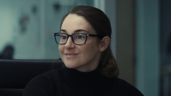 Shailene Woodley as Eleanor Falco wearing Karün Women’s Glasses in To Catch a Killer
