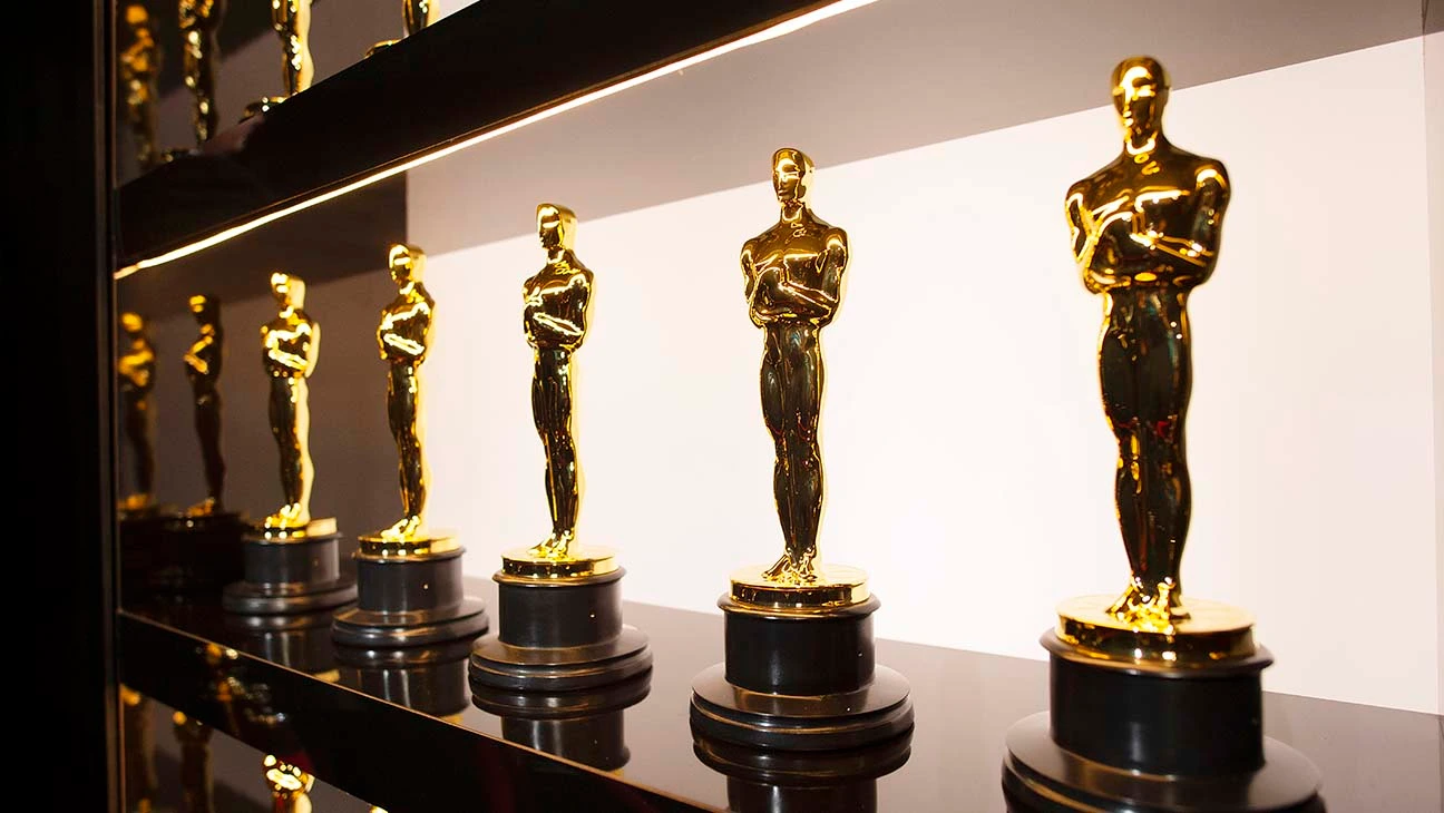 Oscars statuettes